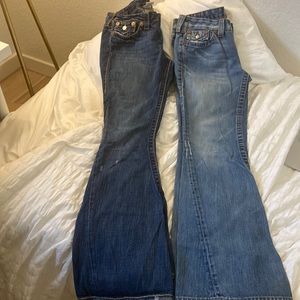 Denim flare jeans perfect for pretty much every occasion.